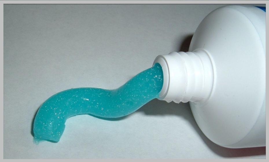Le dentifrice pour traiter les boutons Le dentifrice pour traiter les boutons ?