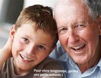Pour vivre longtemps, garder vos petits enfants !
