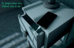 Charger son portable pendant la nuit le fera exploser.Heureusement, ce n'est pas vrai. Mais laisser son téléphone à la charge toute la nuit peut l'endommager.