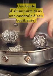 Une boule d’aluminium dans une casserole d’eau bouillante !