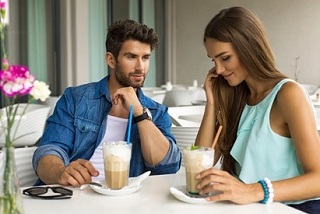 Les 5 raisons pour être en couple avec un homme plus vieux
