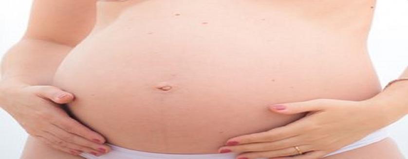 une femme enceinte de son beau père