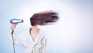N'utilisez pas de sèche-cheveux Des simples astuces pour avoir des cheveux longs