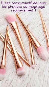 Il est recommandé de laver les pinceaux de maquillage régulièrement !