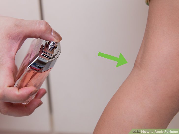 à l'intérieur des genoux Les endroits secrets où appliquer correctement son parfum!