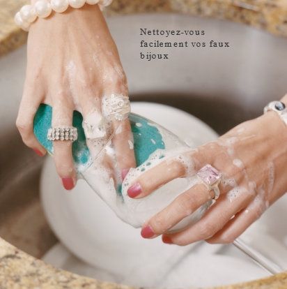 nettoyez vos bijoux avec Le shampoing Nettoyez-vous facilement vos faux bijoux