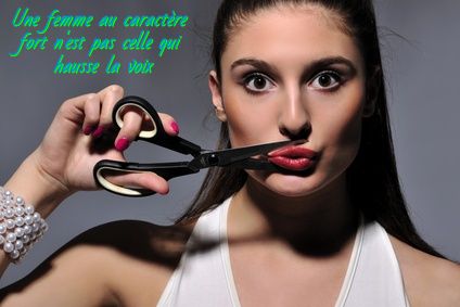 Une femme au caractère fort n'est pas celle qui hausse la voix
